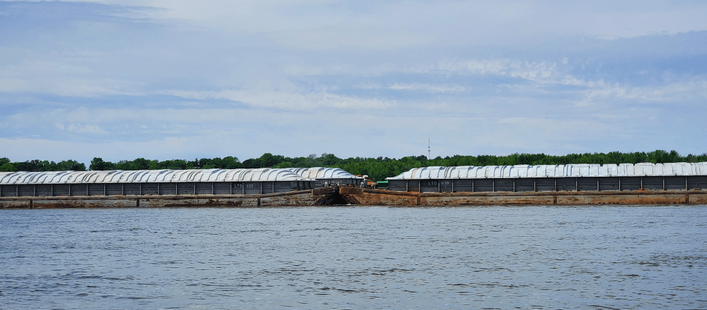barges on the mississippi river