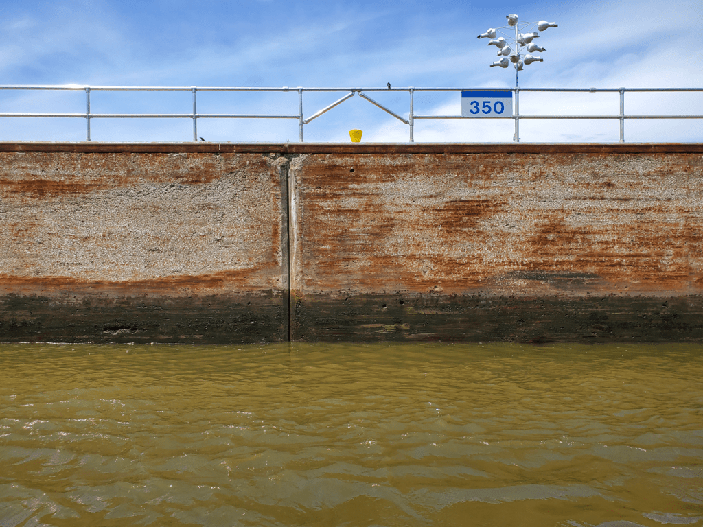 the residue on the wall on the inside of a lock shows the water level