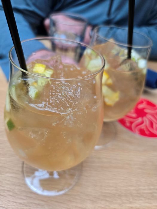 2 White sangria cocktails with straws.
